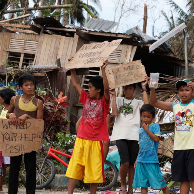 Desperate Filipinos add to challenging logistics of delivering aid 