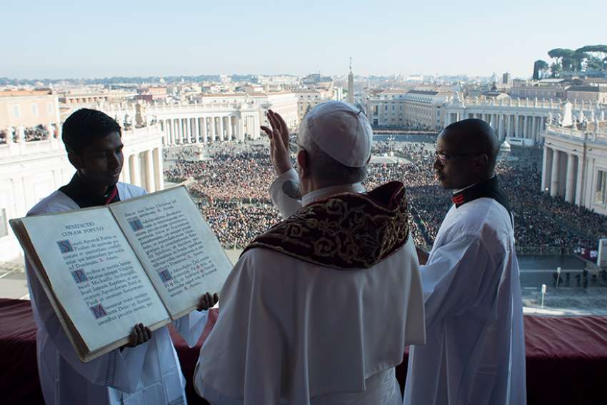 Urbi et orbi: We see Jesus in every suffering child, Pope says