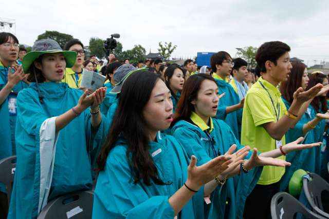 Pope Francis tells Asians to witness to Christ in all aspects of life