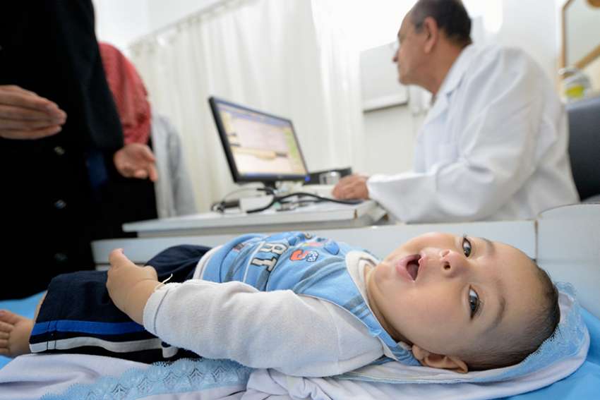Defend right to life, conscientious objection, Pope tells doctors