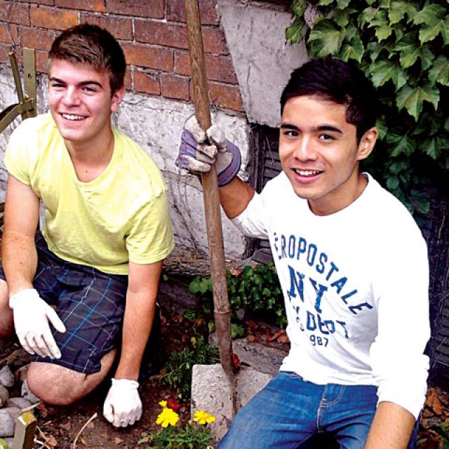 Volunteer program allows students to do unto others