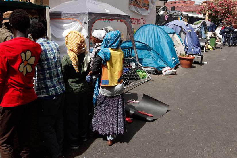 Papal academy convenes summit to tackle world refugee crisis