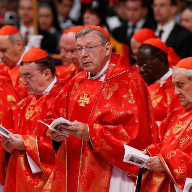 Cardinals applaud Benedict at pre-conclave Mass