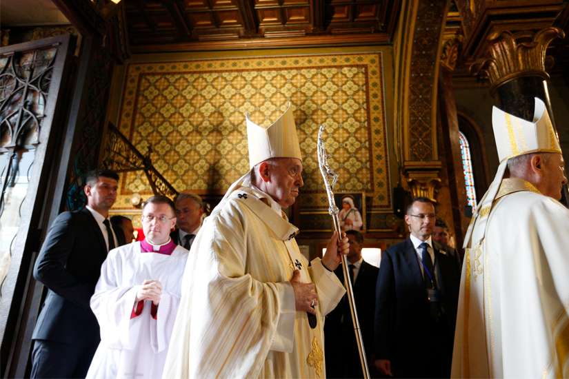 Papal Mass in Romania: Imitate Mary's joy in the visitation