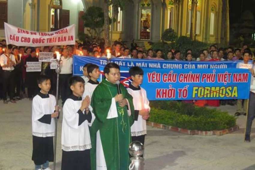Vietnamese priests say police is letting gangs terrorize Catholics