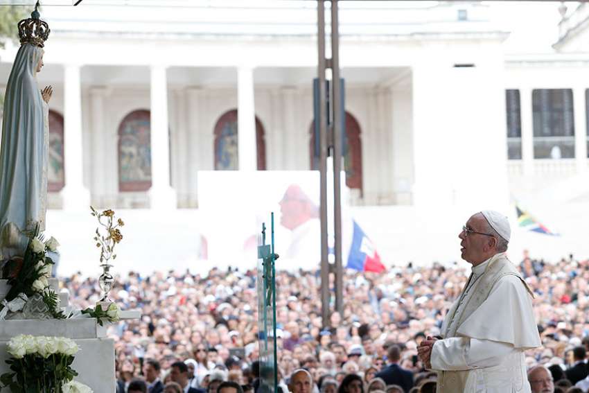 A tender gaze: Fatima trip shows Pope's respect for pilgrims' faith