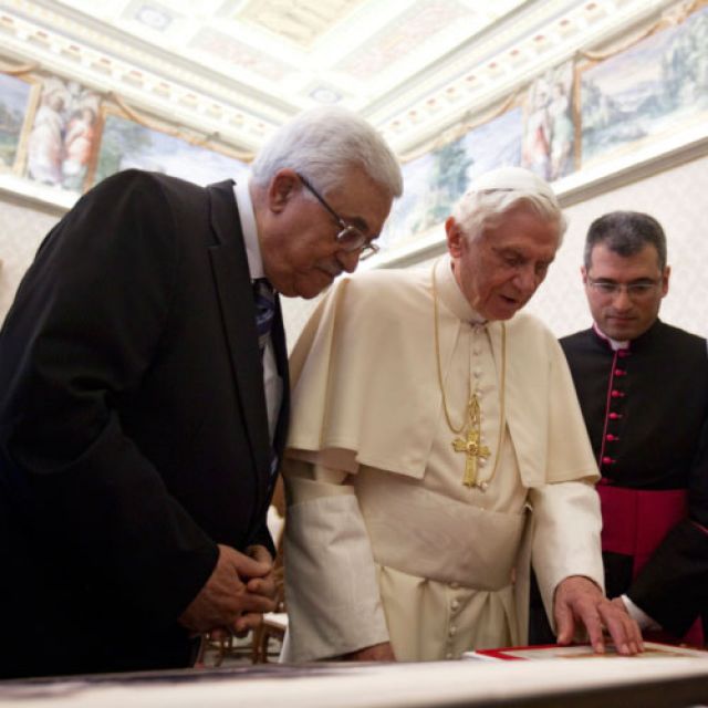Solution to Israeli-Palestinian conflict requires talks, pope says 