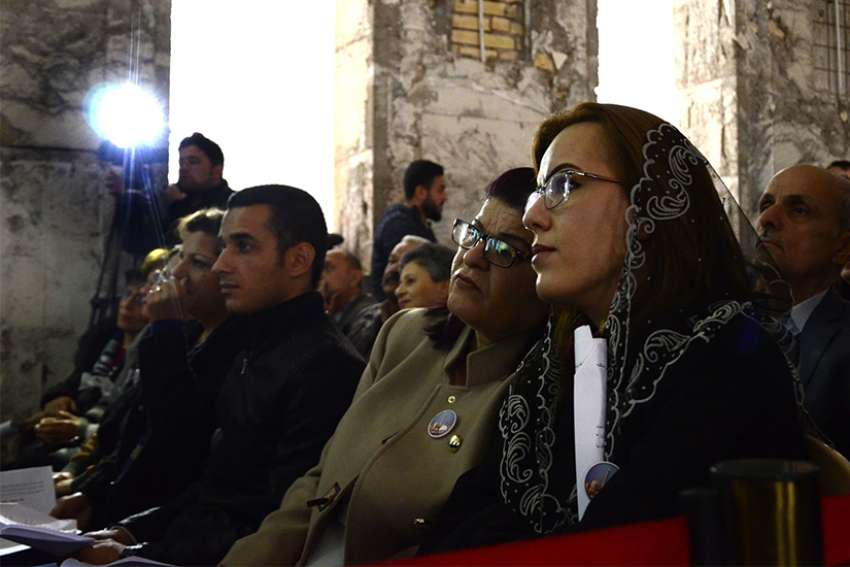 Chaldean Catholic synod give alms for return of displaced Christians
