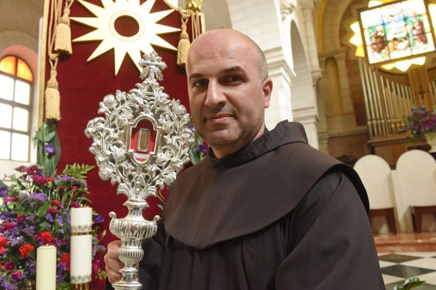 Pope Francis returns part of relic of Jesus' crib to Holy Land