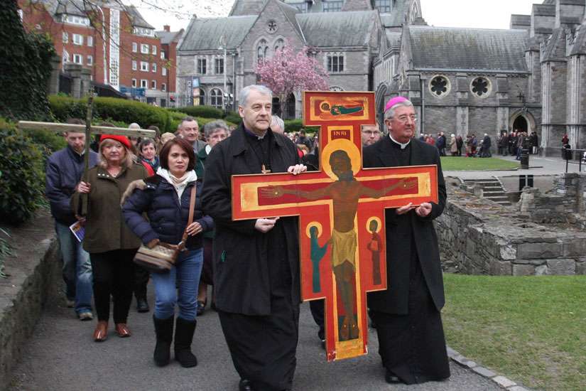 Pope to visit Ireland for 2018 meeting of families
