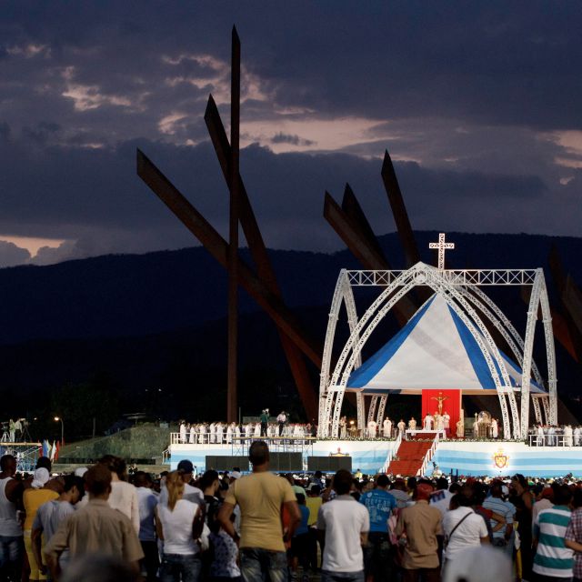 At Mass, Pope recognizes Cubans' struggles, calls freedom a necessity 