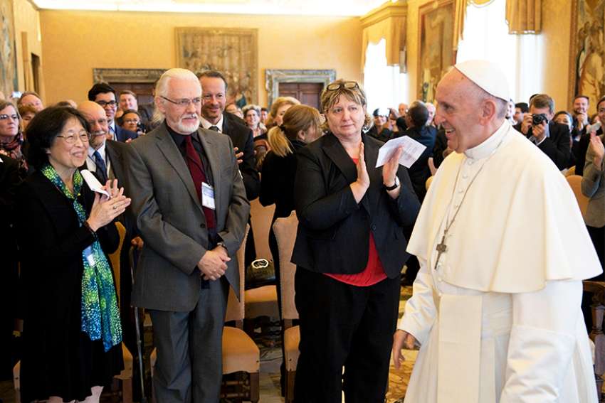 Teach students role of justice in migration, Pope says