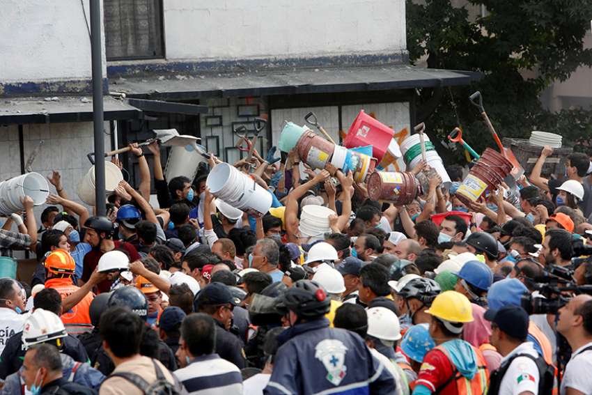 Church leaders offer prayers, Mexicans pitch in after earthquake