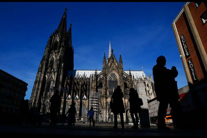 Germany, Austrian bishops say keep doors open to refugees