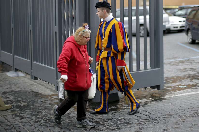 Pope joins homeless people for private tour of Sistine Chapel