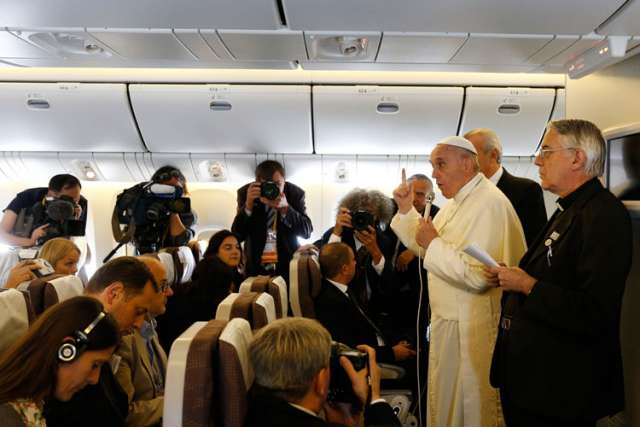 Pope Francis backs use of force to stop Iraq aggressor