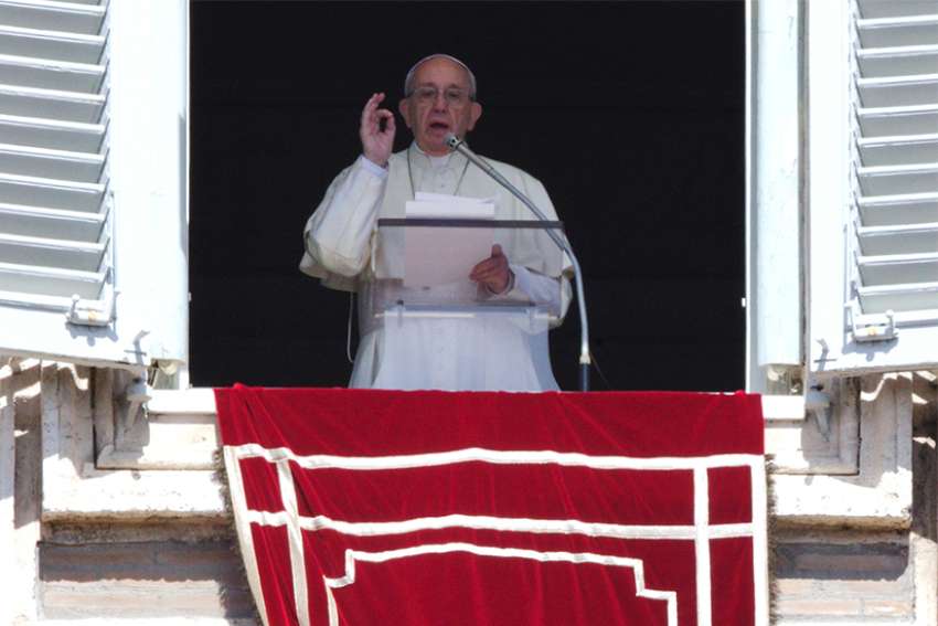 Christ is victorious over all that divides people, Pope says