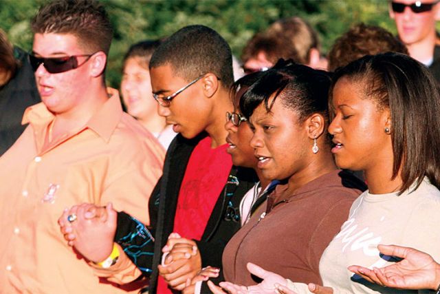 Program gathers singles