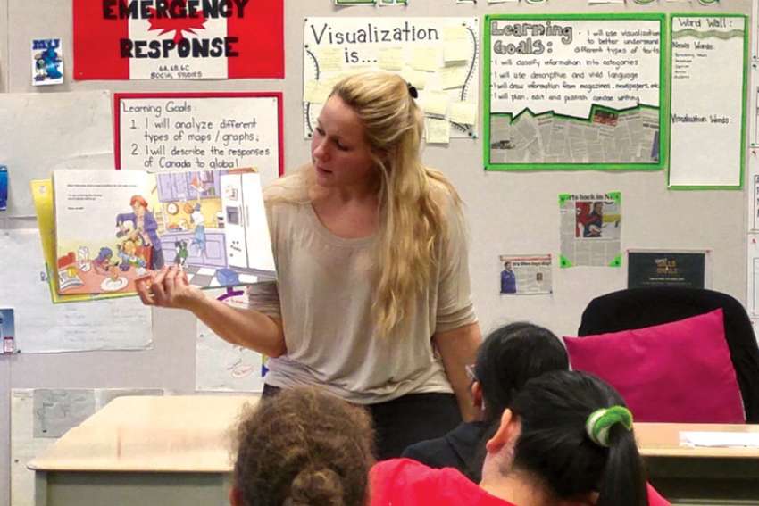 Teacher competing in pageant sends beautiful message to students