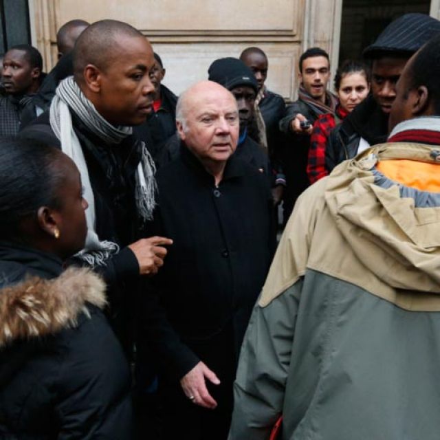 Illegals who occupied Paris embassy ask Church backing for cause 