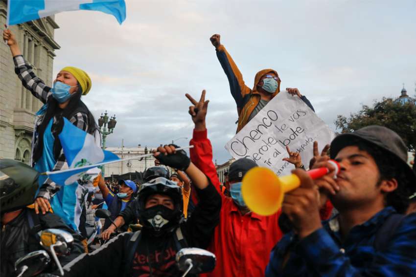 Guatemala's bishops call on president to veto budget amid protests