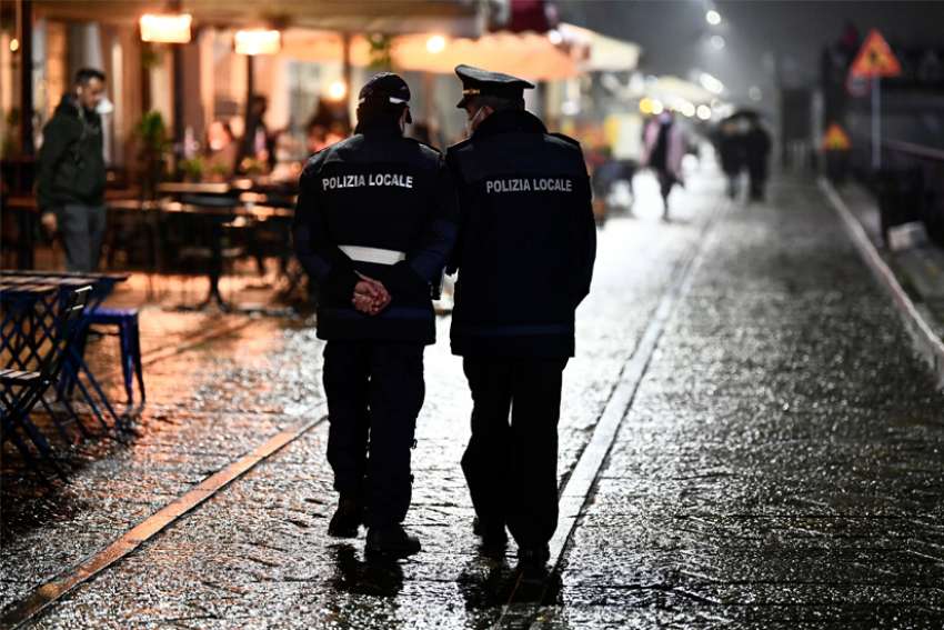 Police investigating source of letter containing bullets addressed to "the pope"