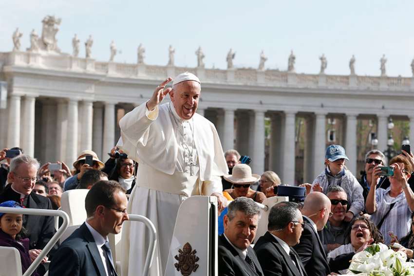 Why be afraid when God is always showing the way, Pope says at audience