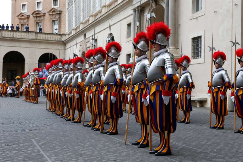 Public invited to attend pope's weekly general audiences starting Sept. 2