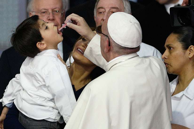 At children's hospital, Pope prescribes 'kindness therapy'