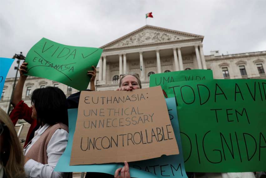 Portuguese bishops criticize euthanasia legislation