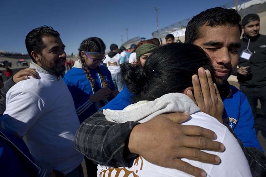 Border bishops call for dignity regardless of 'migration condition'
