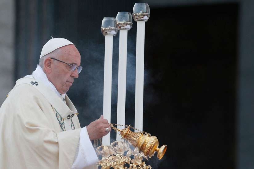 In Eucharist, find strength to share bread, faith with others, pope says