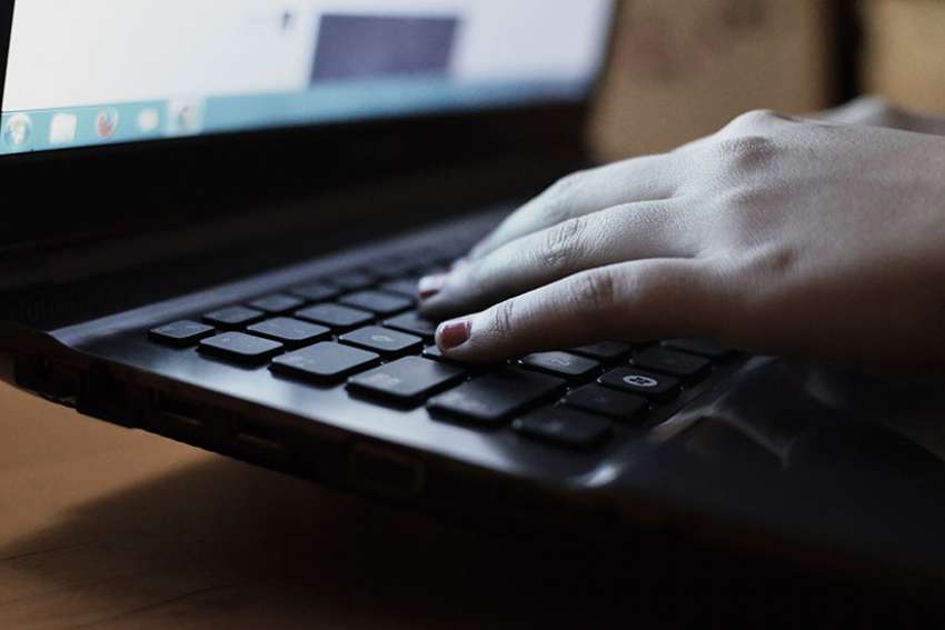 U.K. porn sites to ban access for users under 18 years old
