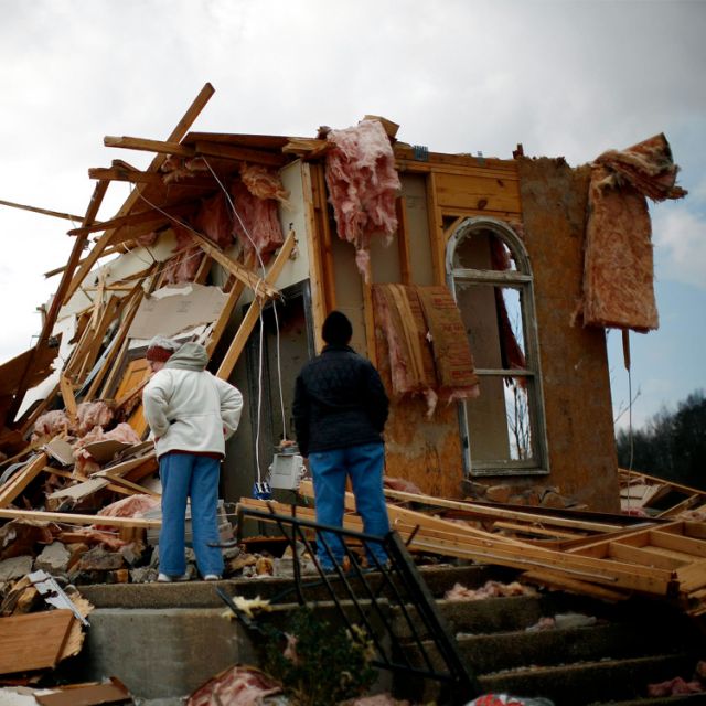 U.S. tornado damage widespread; churches become centers for aid, prayer 