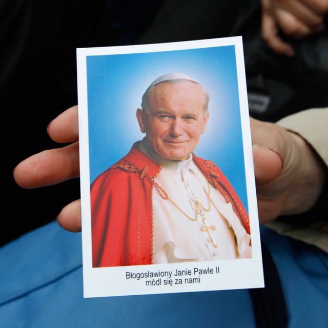 Pope clears the way for the canonizations of John Paul II, John XXIII 
