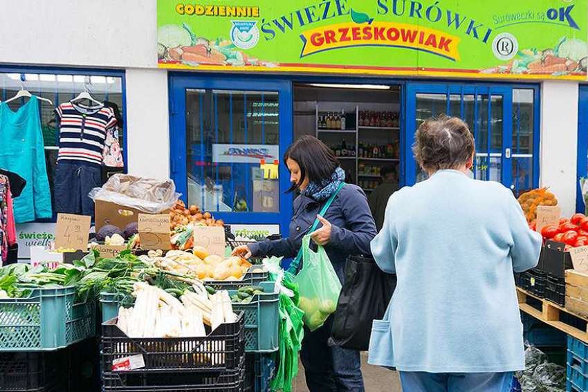 Polish lawmakers consider closing shops on Sundays