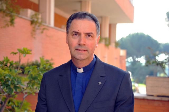 Pope Francis urges Salesians to continue caring for world's youth, vocations 