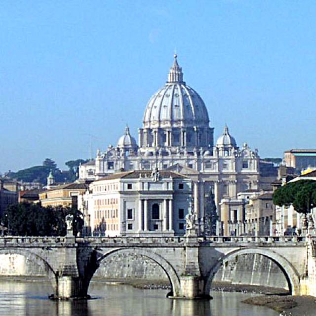 Fast vs. facts: Vatican spokesman tries to quickly help media get truth 