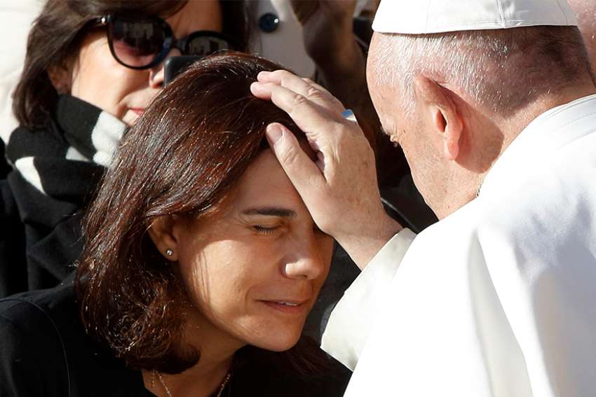 People must recognize their weaknesses, beg God for mercy, Pope Francis says