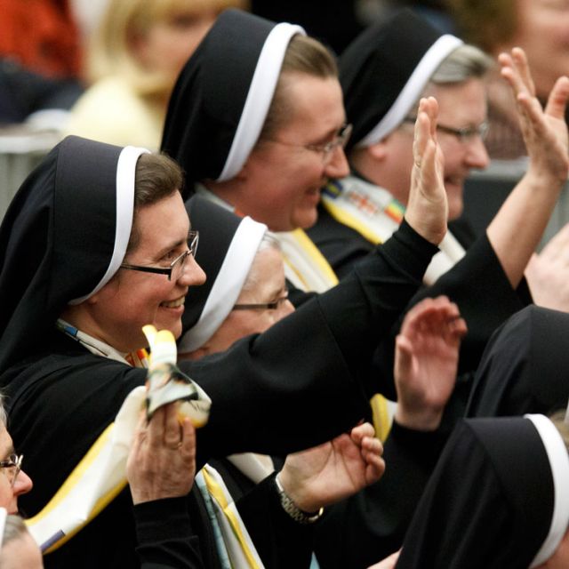 Pope tells sisters the Church needs them, they need the Church 