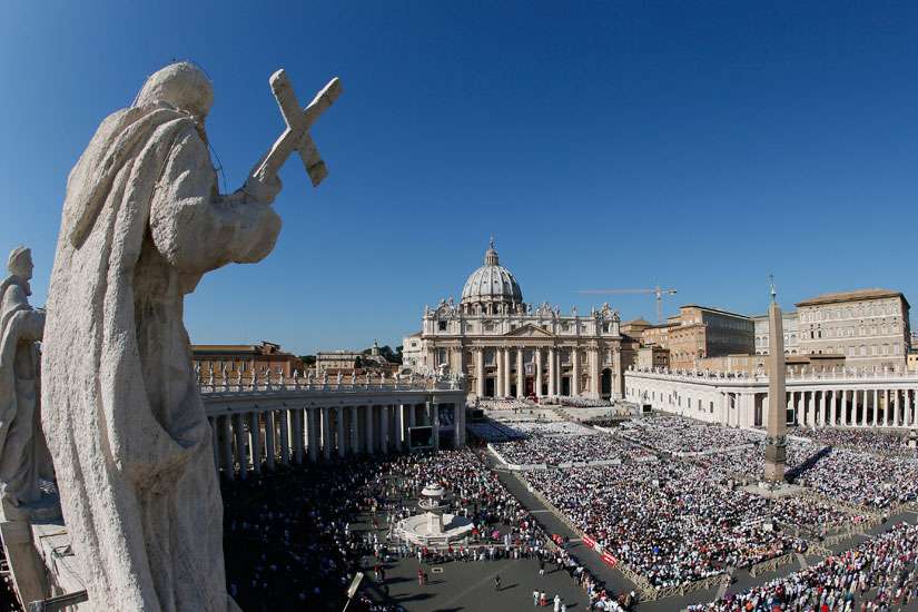 Pope Francis to build showers for homeless in St. Peter’s Square