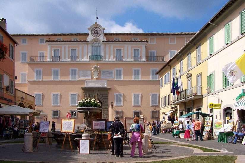 Pope Francis shuns summer palace again; locals say town losing tourism