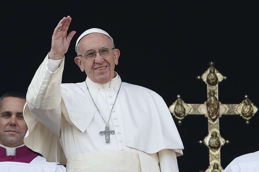 Pope asks people to offer love, tears, prayers for persecuted Christians