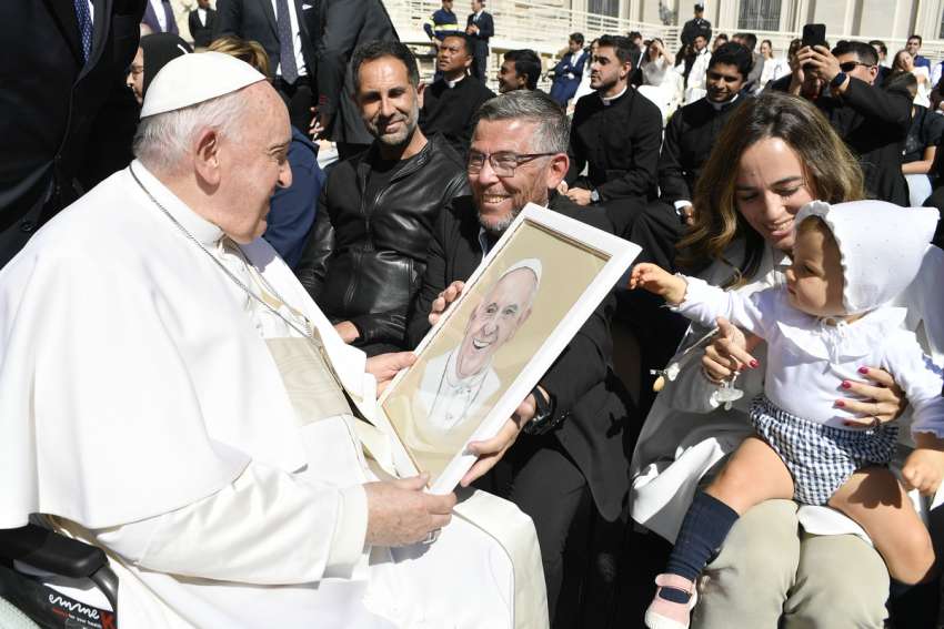 Nuns, monks are 'beating heart' of the church, Pope Francis says