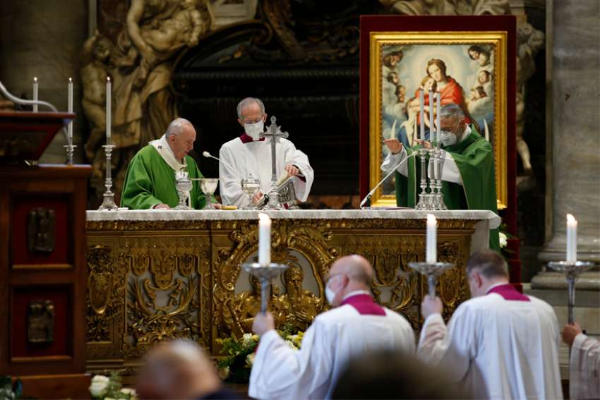 Pope Francis: Faith requires risks, helping others