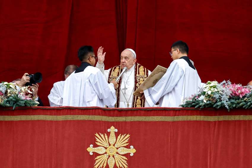Pope Francis' Christmas message: Say 'yes' to the Prince of Peace, 'no' to war