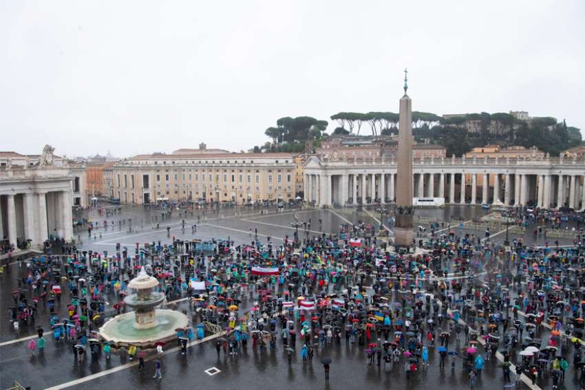 Pope Francis calls for peace, dialogue in Caucasus region at Angelus
