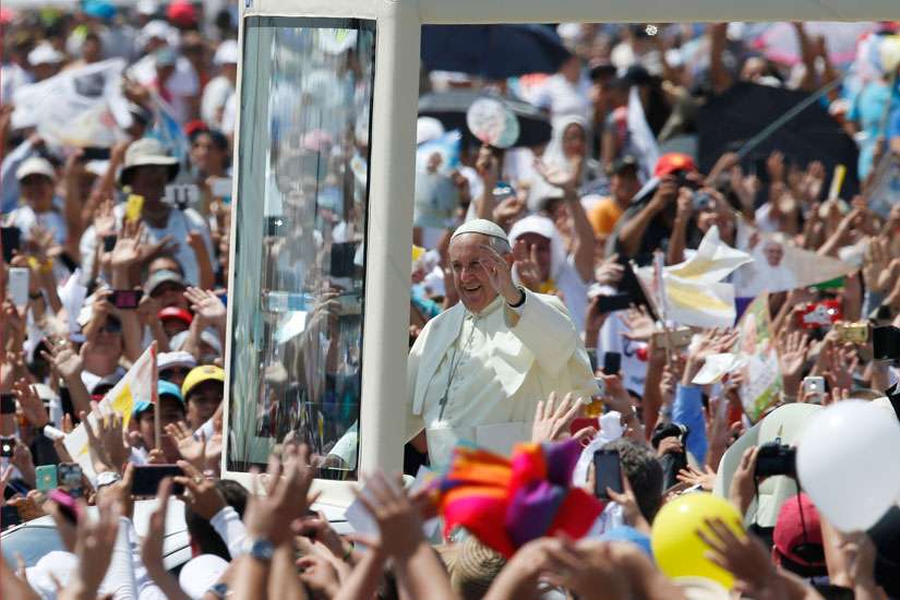 Families need prayers, mercy, courage, including from synod, Pope says