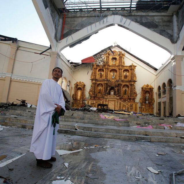 In Philippines, signs of faith among ruins of typhoon 