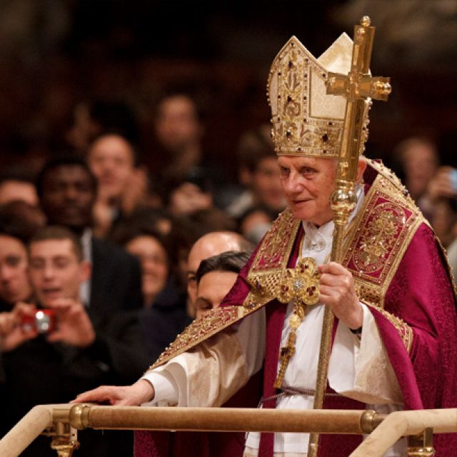 Teaching young about human dignity promotes peace, justice, pope says 